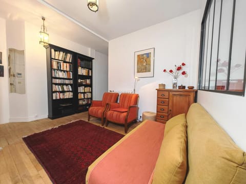 Library, Living room, Seating area