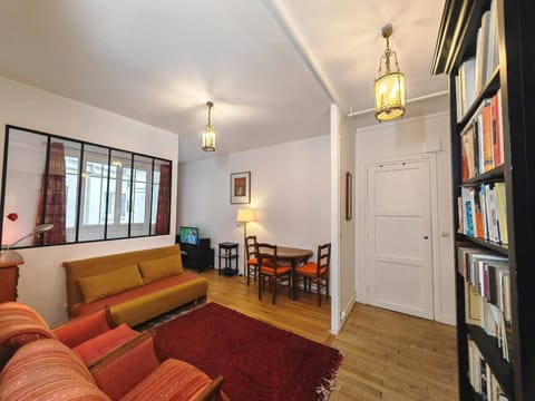 Library, Living room, Seating area