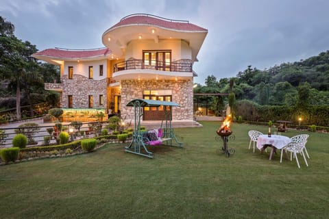 StayVista's Prakriti Farms - Mountain-View Villa with Outdoor Pool, Deck & Lawn featuring a Gazebo Chalet in Udaipur