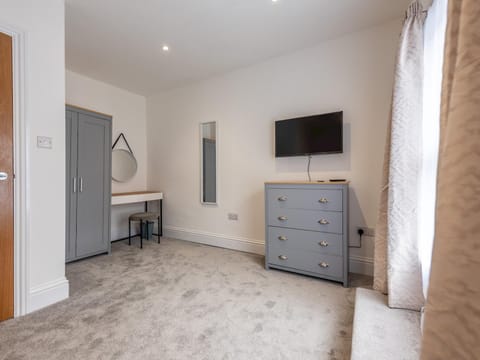 Pass the Keys Stunning Apartment with Terrace Condo in Telford