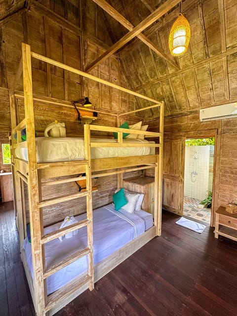 Bedroom, bunk bed