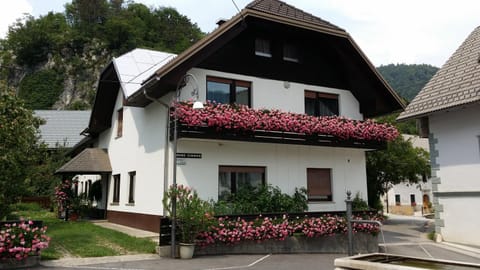 Property building, Facade/entrance, Garden