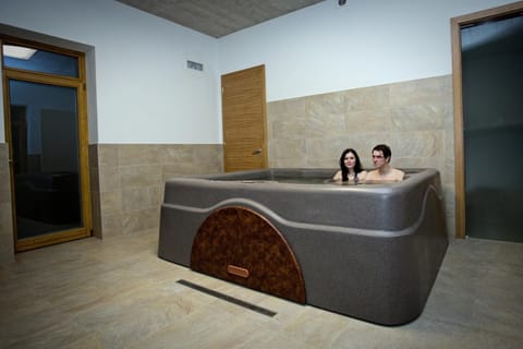 Hot Tub, Spa and wellness centre/facilities