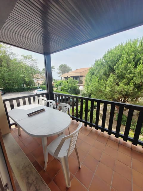 View (from property/room), Balcony/Terrace, Dining area