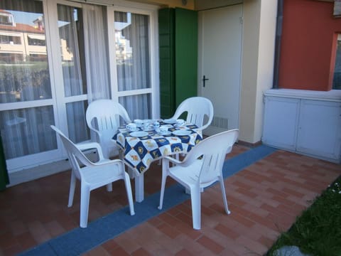 Patio, Dining area