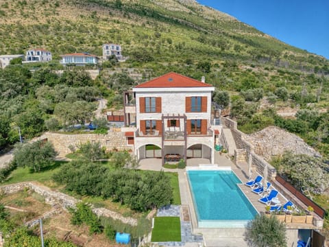 Property building, Natural landscape, Bird's eye view, Mountain view, Swimming pool