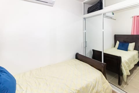 Bed, Photo of the whole room, Bedroom, air conditioner