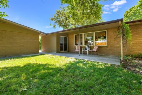 1950s Charmer Maison in Garden City