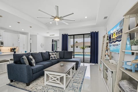 Like a shiny new penny! - Brand new home with heated pool - Villa Sunburst Maison in Cape Coral