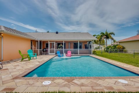 Heated Pools, Sleeps 12! - Blissful Bond House in Cape Coral