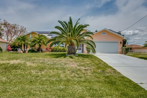 Heated Pools, Sleeps 12! - Blissful Bond House in Cape Coral