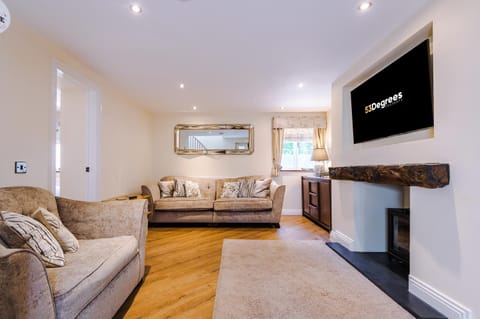 Luxurious 3-bed barn in Beeston by 53 Degrees Property, ideal for Families & Groups, Great Location - Sleeps 6 Maison in Nottingham