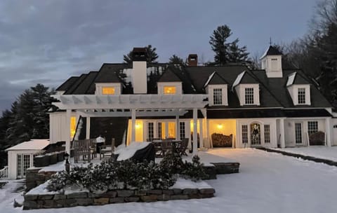 Adams Hill House Retreat - Artist-Architect's Estate, Newfane Vermont Bed and Breakfast in Dover