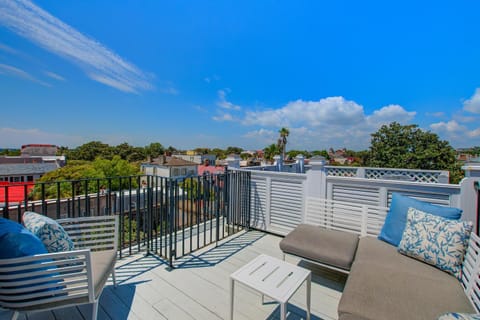 Rainbow Row Pied-A-Terre Apartment in Charleston