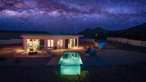 The Infinity House - POOL & SPA House in Pioneertown
