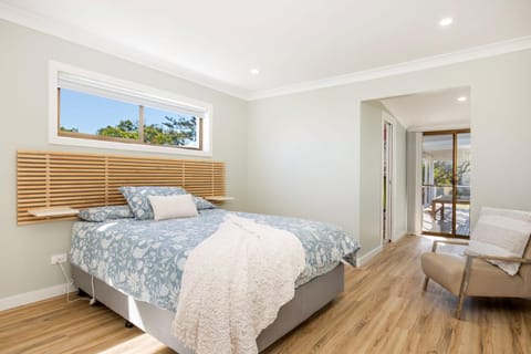 Breathe - Pet Friendly - 2 Mins Walk to Beach House in Culburra Beach