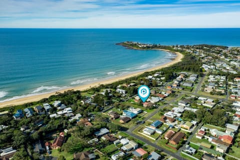 Breathe - Pet Friendly - 2 Mins Walk to Beach House in Culburra Beach