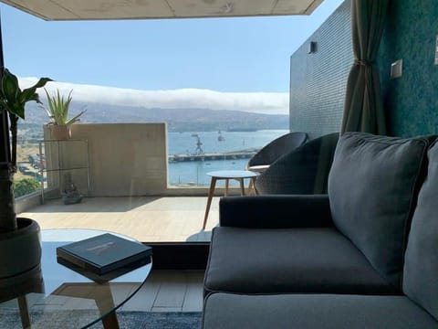 Lujoso Estudio con Mejor Vista del Puerto Parking Servicio HOM 0408 Apartment in Valparaiso
