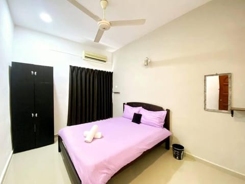 Modern Cozy Sweet House 4 ROOM 10pax@ALMA BM House in Penang