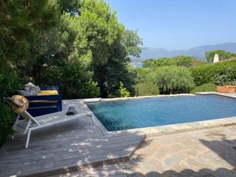 Villa Bianca - Vue imprenable Mer & Porto-Vecchio, Piscine chauffée à débordement, Accès privé plage Villa in Porto-Vecchio