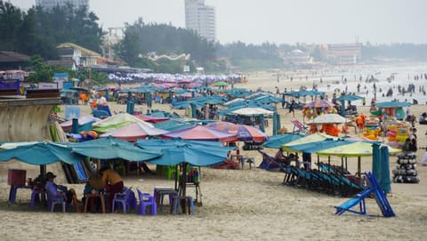 Nearby landmark, Day, People, Natural landscape, Beach, Lake view, River view, Sea view, group of guests