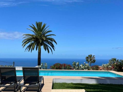 Day, Natural landscape, Pool view, Sea view, Swimming pool, sunbed