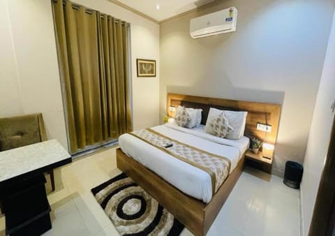 Mallenzo suites Hotel in Gurugram