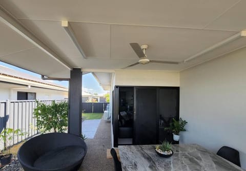 Minimalist Modern House - your home away from home House in Darwin