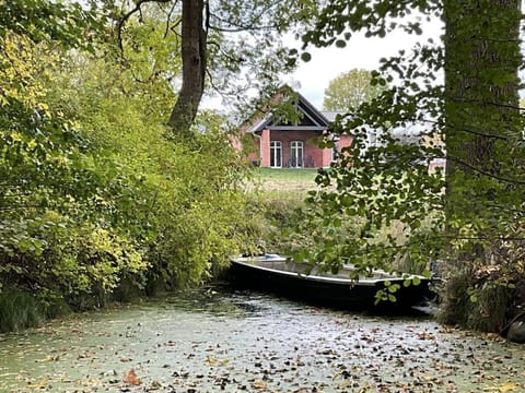 Ferienhaus Spreewaldhof am Wasser "Das Landhaus" House in Lübbenau