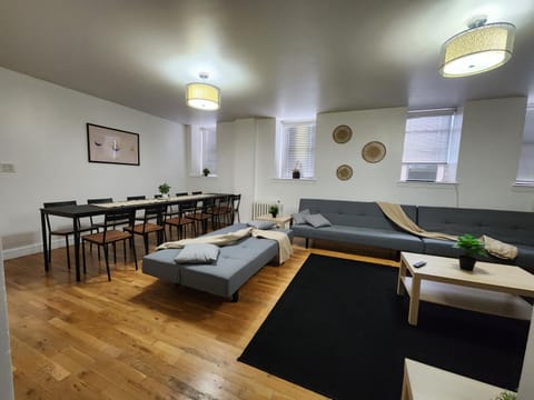 Spacious 3 bedroom apartment mins to NYC! Condominio in Weehawken