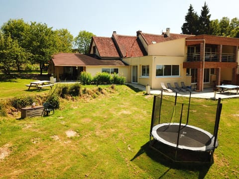 le petit gite de la maison lierue Country House in Normandy