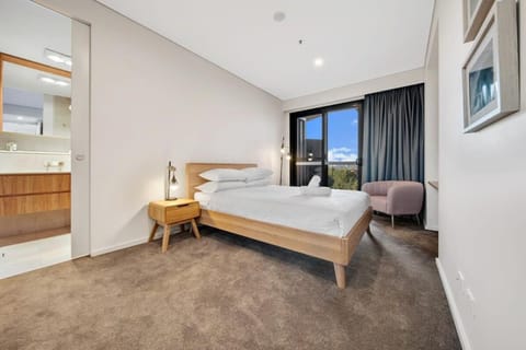 Modern 2-Bed Apartment Near Local Shops Condo in Canberra