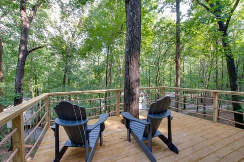 6 Pine Luxury Treehouse near Lake Guntersville Campingplatz /
Wohnmobil-Resort in Grant