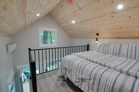 5 Willow Luxury Treehouse near Lake Guntersville Campeggio /
resort per camper in Grant