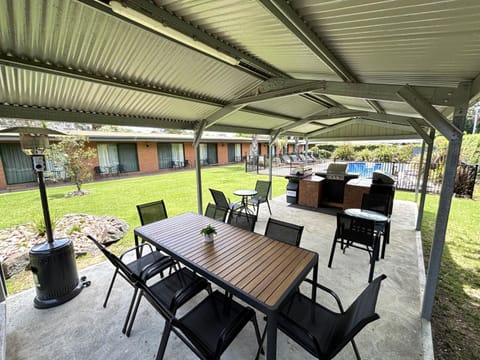 BBQ facilities, Seating area, Dining area