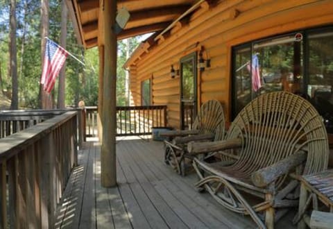 Eagles Nest - Natural Log Cabin with Guest House Casa in Idyllwild-Pine Cove
