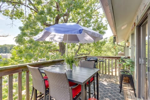Lake Ozark Condo with Hot Tub and 2 Pools! Copropriété in Village Four Seasons