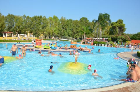 Swimming pool, children, Family