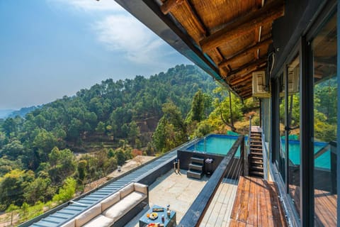 StayVista at Leopard's Creek with Pool Villa in Himachal Pradesh