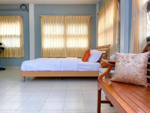 Private room in Central Pattaya Naeem House Vacation rental in Pattaya City