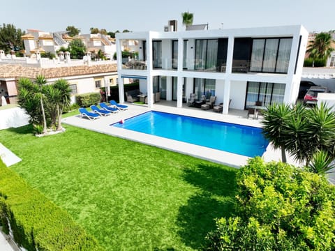 Property building, Garden, Garden, Garden view, Pool view, Swimming pool