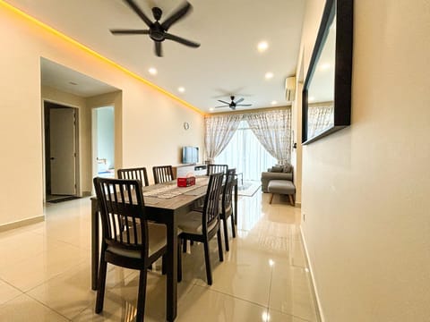 Ha-aH⁴ Home@nearby IOI Resort,3BR w Balcony Condo in Putrajaya