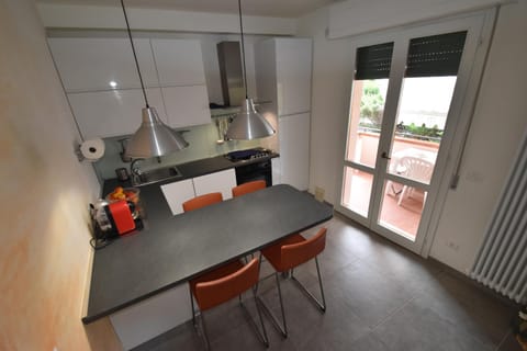 Kitchen or kitchenette, Dining area, pet friendly, stove