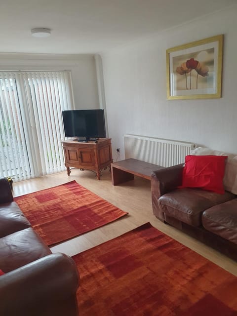 Quiet house 8 mins from NEC/AIRPORT Haus in Marston Green