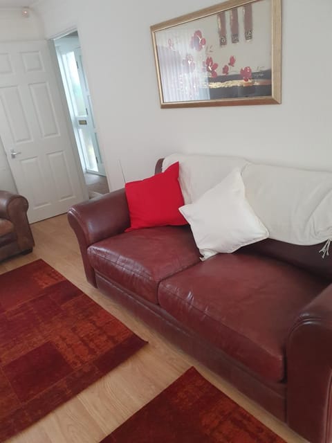 Quiet house 8 mins from NEC/AIRPORT Casa in Marston Green