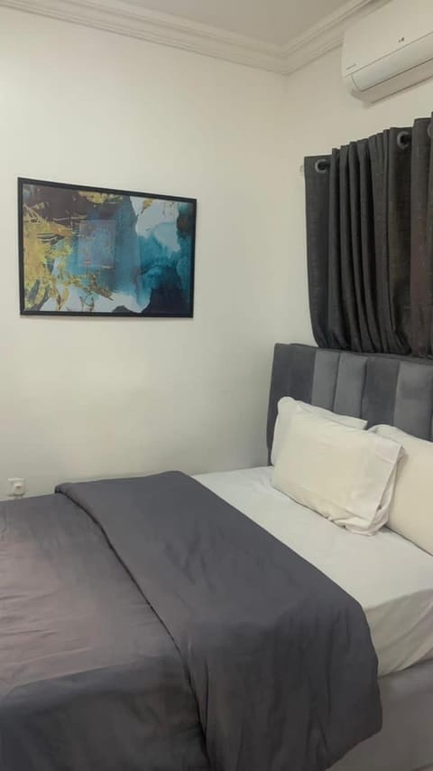 Dlulus Ventures Mini Flat apartment sabo Condo in Lagos