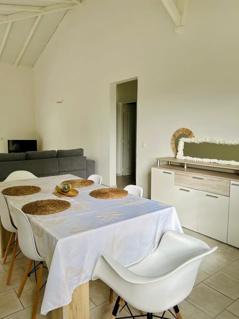 Sun Side Apartment in Les Abymes