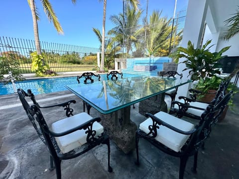 4BR Beautiful House in the Hotel Zone by Solmar Rentals Haus in Cancun
