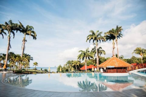 Sea view, Swimming pool, sunbed