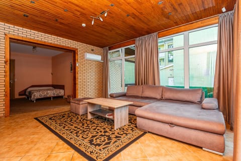 Living room, Photo of the whole room